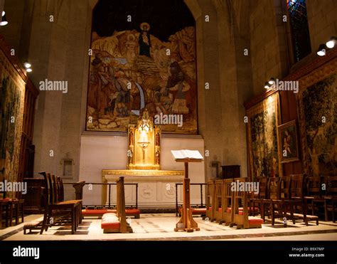 Grace cathedral san francisco interior hi-res stock photography and images - Alamy