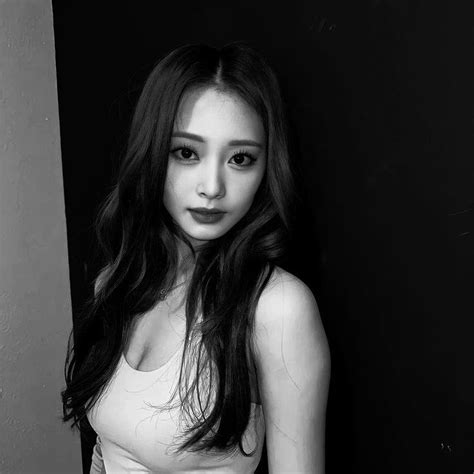 Tzuyu | TZUYU | TWICE | Twice icons | Tzuyu icons | kpop | dark icon | black and white icons ...