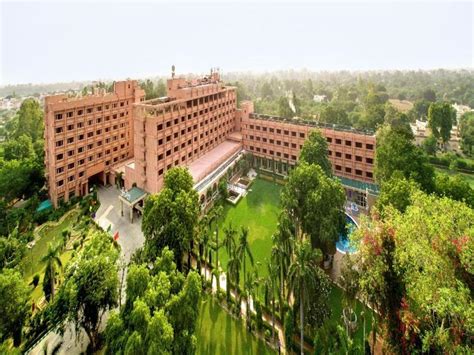 Hotel Clarks Shiraz Agra in India - Room Deals, Photos & Reviews