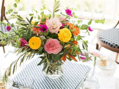 25 DIY Mother's Day Flower Arrangement Ideas | Mother's Day Centerpiece Ideas | HGTV