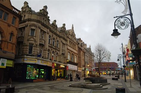 Living in Warrington, England: Tips for Moving and Visiting 2024