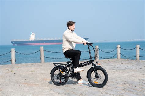 E-Bikes vs. Regular Bikes: The Future is Electric!