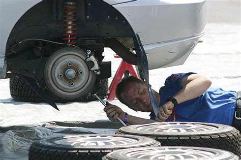 Auto mechanic - Wikipedia