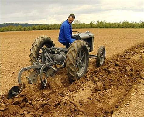 FERGUSON BROWN. Tractor ploughing a field. | Old tractors, Vintage tractors, Antique tractors