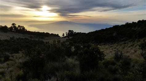 Sunrise on Gunung Lawu, Indonesia [960x540][OC] : r/EarthPorn