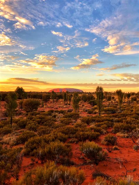 Sunrise Uluru : r/australia