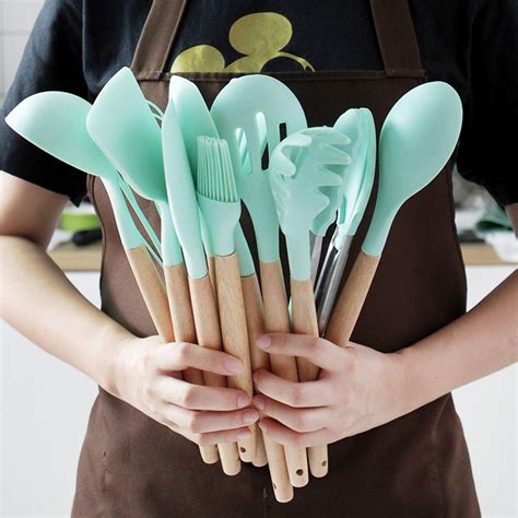 Lot de 13 ustensiles de cuisine en silicone avec poignées en bois et ...