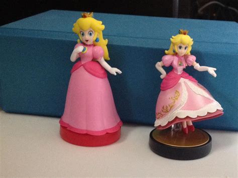 Princess Peach Amiibo figures opened by Prince5s on DeviantArt