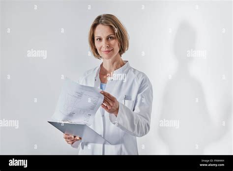 Portrait of female doctor with anamnesis questionnaire Stock Photo - Alamy