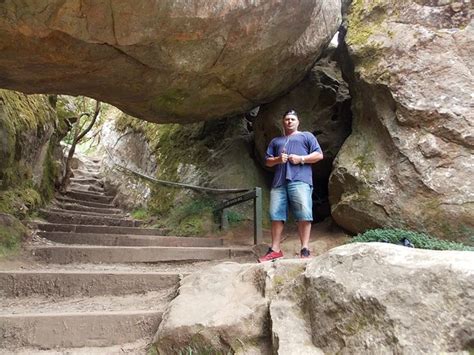 Hanging Rock - Aussie Bushwalking