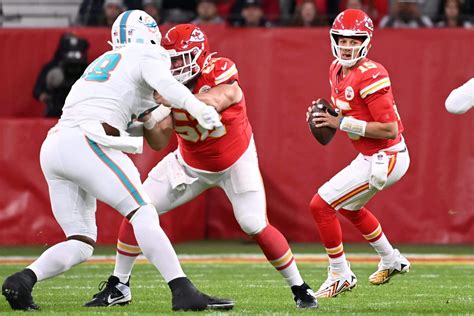 Chiefs vs. Dolphins Wild Card Match to Make History as First ...