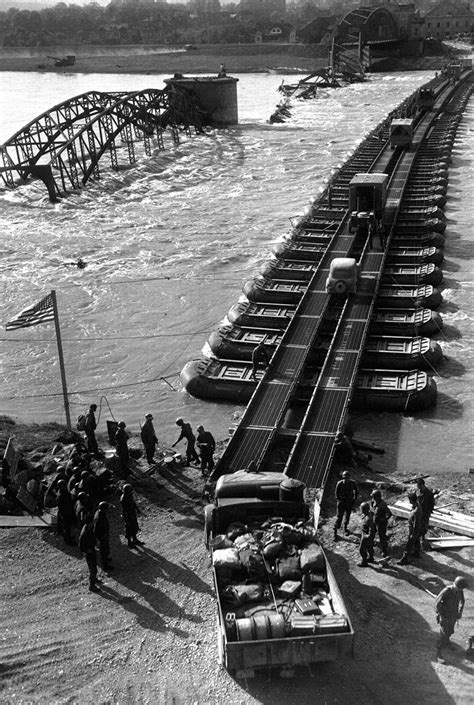 Pontonbruecke - Pontoon bridge - Wikipedia | Pont flottant, Flottant, Pont