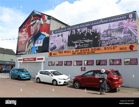 Tourist at The Shankill Road in Belfast Stock Photo - Alamy