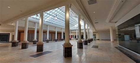 Dead malls: Sarasota Square Mall