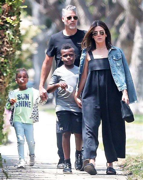 Sandra Bullock and Bryan Randall Walk With Kids to Party: Photos ...