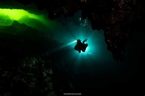 Cave diving Yucatán