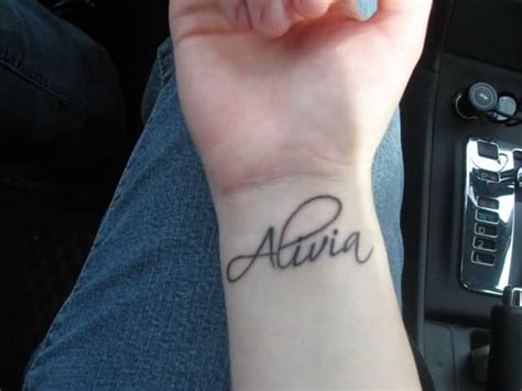 35 Graceful Name Tattoos For Your Wrist - Wrist Tattoo Pictures