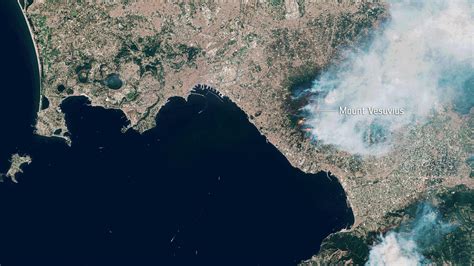 Space in Images - 2017 - 07 - Vesuvius on fire