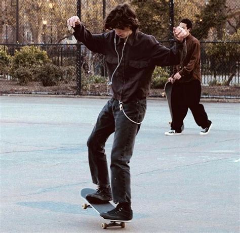 Pin di Réka Szabó su Skate | Ragazze skater, Stili di moda maschile, Abbigliamento di strada