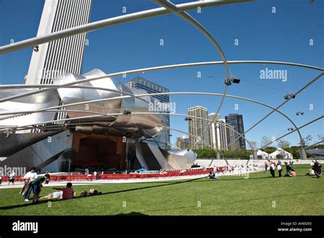 ILLINOIS Chicago Pritzker Pavilion modern architecture architect Frank ...