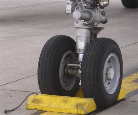 Best Aircraft Wheel Chocks (& RV) [Rubber, Aluminum, Plastic, Foldable]