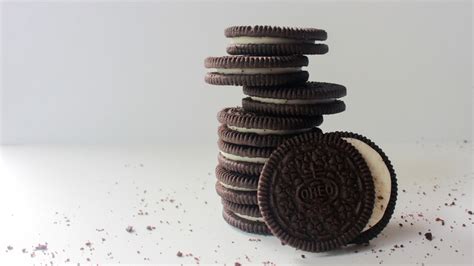 Hydrox Cookies Vs. Oreos: What's The Difference?