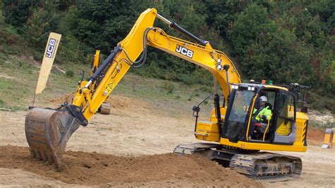 In the Cab of a JCB 131X | DIGGERS AND DOZERS - YouTube