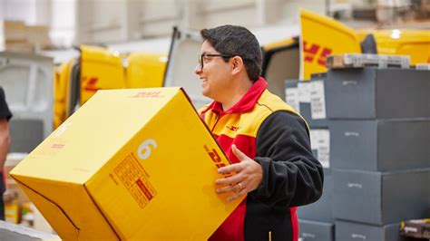 Parcel Delivery Drop Off with DHL Express | DHL Singapore