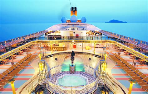 8 of the Best Cruises for a Family of 5 - The Family Vacation Guide