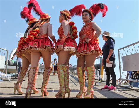 Chicas bolivianas fotografías e imágenes de alta resolución - Alamy