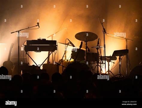 Music instruments on stage hi-res stock photography and images - Alamy