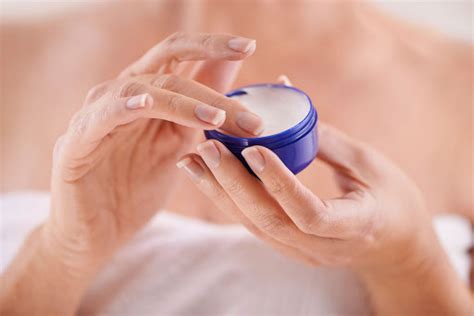 BENEFITS AND USES OF VASELINE FOR SKIN CARE - Health GadgetsNG