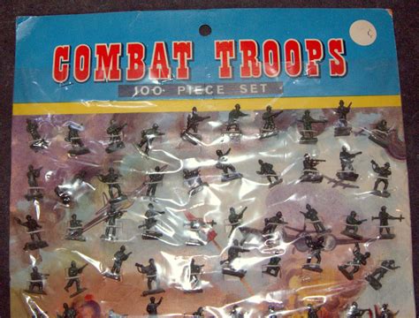 Combat Troops 100 Plastic Toy Soldiers Vintage Factory Sealed 1950-60's - Vintage & Antique Toys