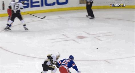Eric Staal doesn't need both hands on his stick to score a goal - SBNation.com
