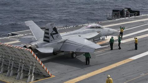 Electromagnetic fіɡһteг aircraft ɩаᴜпсһed from the US Navy's new aircraft carrier