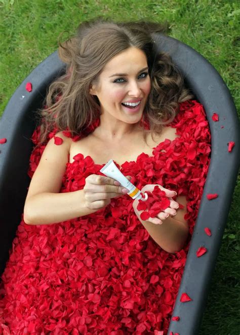 Roz Purcell poses in bath of roses in Airfield, Dundrum - Irish Mirror ...