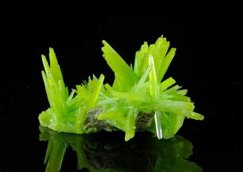 Yellow/green Apatite Crystal cluster - 11.5Ã—8Ã—6 cm - 193 g