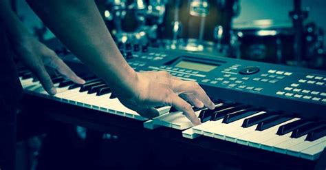 How To Play Keyboard For Beginners - 11 Tips To Learn Keyboard - Music Industry How To