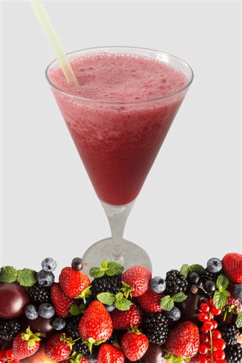 Berry Smoothie (Easy and Refreshing!) - Yummieliciouz