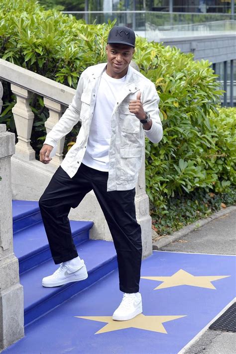 Pogba arrives for france duty wearing famous red white and les bleus ...