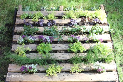 How to make a Wood Pallet Planter? - 42 DIY Ideas - Patterns Hub