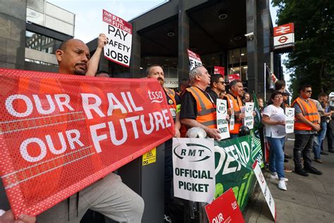 Body Language: Biden, Deal To Avert National Rail Strike