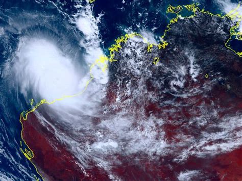 Cyclone Ilsa hits Australia's northwest with 'record-breaking' wind speed, misses iron ore ...