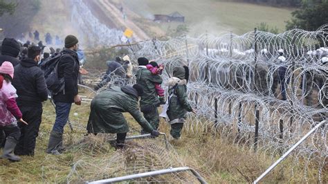 Migrants aided by Belarus try to push across Polish border | WVAS