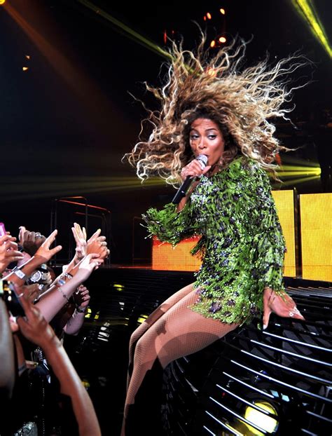 Beyonce Performs Live at Barclays Center in New York - Hot Celebs Pictures