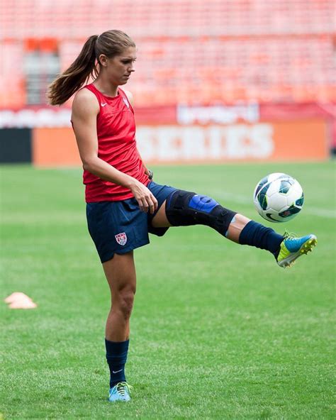 Alex Morgan USA | Futebol feminino, Mulheres atléticas, Jogadora de futebol