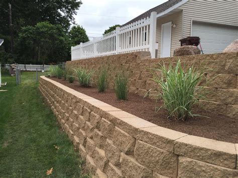 Interlocking Retaining Wall - Davis Landscaping