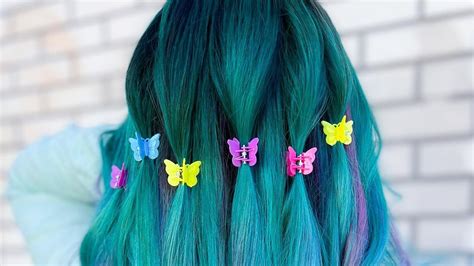 '90s Butterfly Hair Clips: How To Pull Off The Trendy Retro Accessory