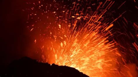 Papua New Guinea volcano goes active, spews ash triggering eruption alert