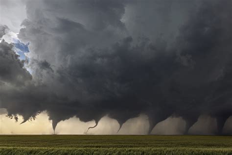 Tornado Photo Goes Viral: Does it Really Show a Mass of Tornadoes?